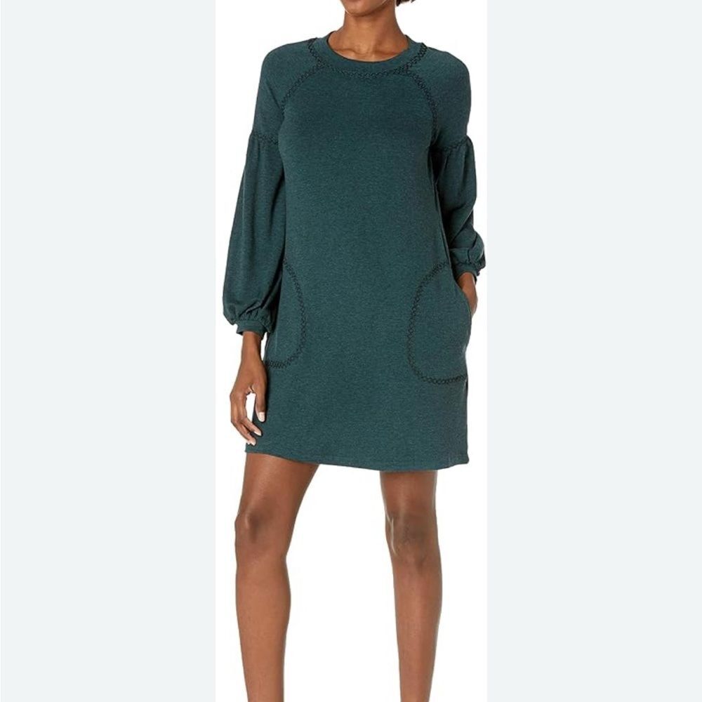 Max Studio Top Stitched dress with puffy